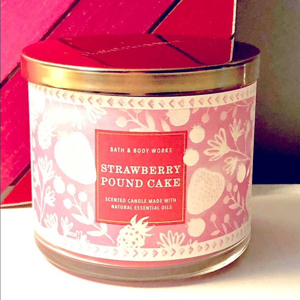 NWT, Strawberry Poundcake 3 Wick Candle